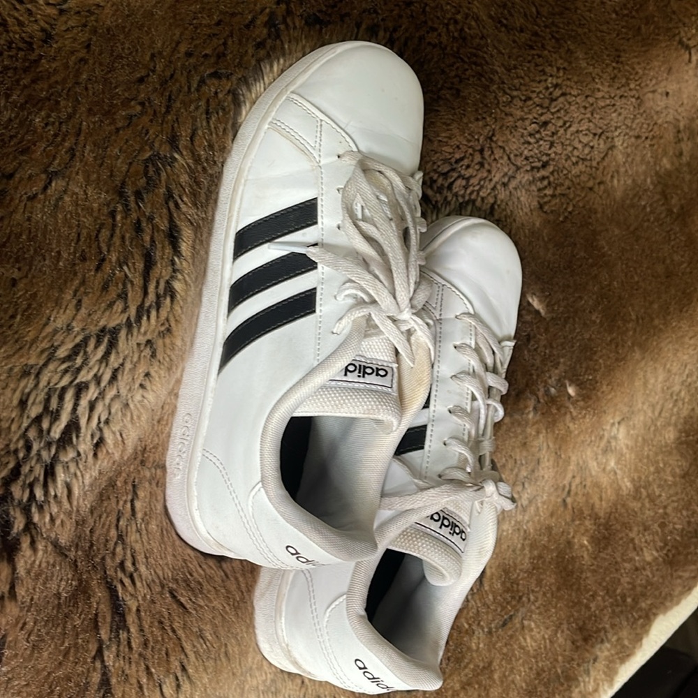 Adidas sneakers white with black stripe size 5 kids fit a size 7 1/2 women’s
